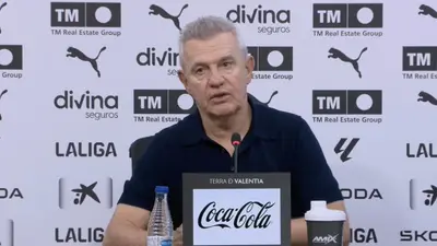 Javier Aguirre estalla contra la expulsión de Elliott tras la derrota del Valencia: “Es una roja absurda, ridícula”