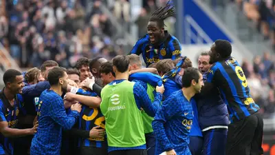 Inter de Milán remonta a la Fiorentina y se afianza en la cima