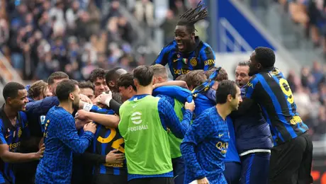 Inter de Milán remonta a la Fiorentina y se afianza en la cima