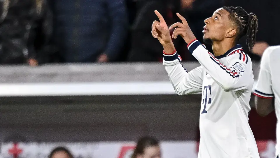 Bayern Múnich sufre ante Friburgo y dedica el triunfo a Vincent Kompany