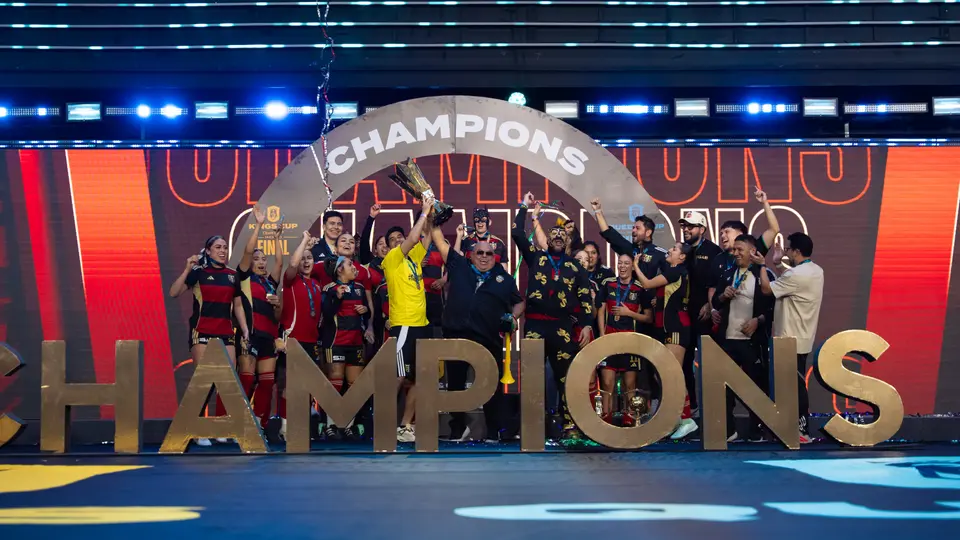 Peluche Caligari festeja el campeonato de Queens League | X: @queensleague_mx