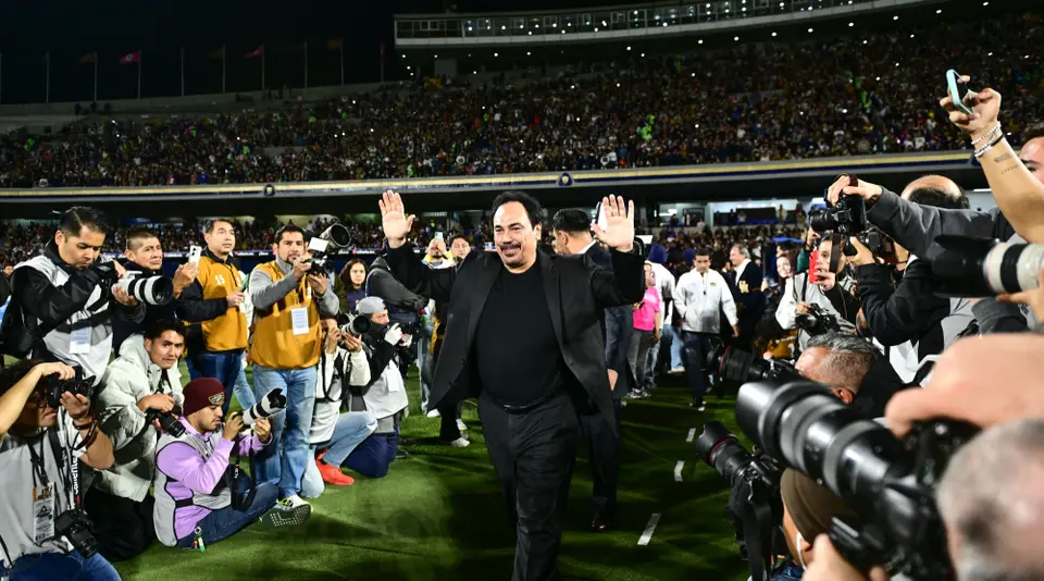 Pumas haciéndole su homenaje a Hugo Sánchez por su 50 aniversario | MEXSPORT