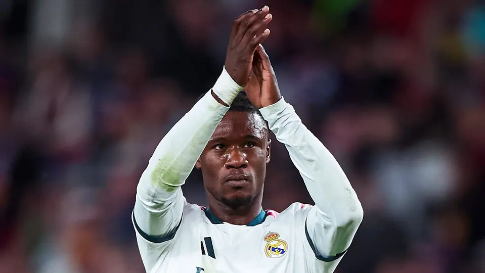 Eduardo Camavinga se despide de los fans merengues en el Clásico | X: @realmadrid