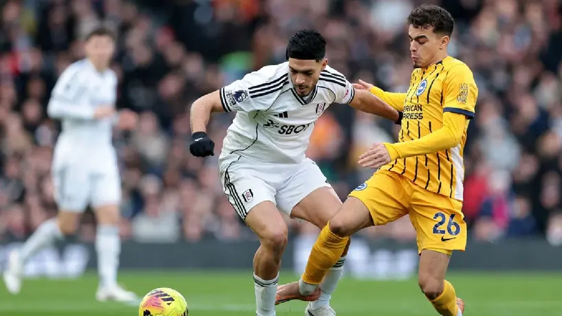 Raúl Jiménez luce en remontada del Fulham sobre Brighton