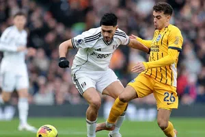 Raúl Jiménez luce en remontada del Fulham sobre Brighton
