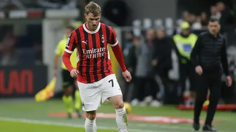 Entrenador del Milan sobre Santiago Giménez: "le falta mucho para volver"