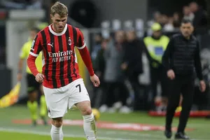 Entrenador del Milan sobre Santiago Giménez: "le falta mucho para volver"