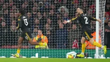 El renovado Manchester United derrotó al Arsenal y aprieta la pelea por la Premier League