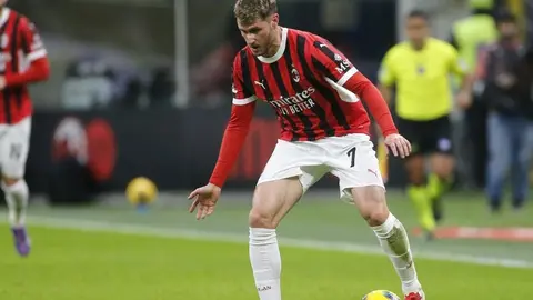 DT del Milan anticipa regreso de Santiago Giménez