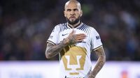 Dani Alves 'se viste de gala' en redes sociales con el jersey del Tri