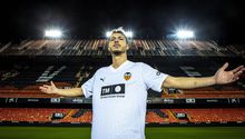Valencia presenta a Guido Rodríguez como nuevo jugador del club Che tras salir del West Ham