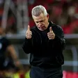 Javier Aguirre no le cierra las puertas a Julián Quiñones: 'Es un grandísimo jugador'