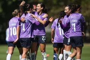 Chivas Femenil remonta y vence al Puebla que se hunde sin estadio