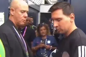 Messi desata conmovedor autógrafo a Pol Deportes