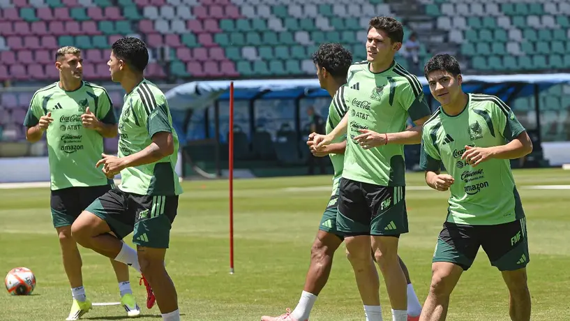 ¡Se encienden las alarmas! Israel Reyes sale lesionado en juego ante Bolivia