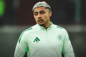 Julián Araujo fue titular con Celtic ante Hearts; fue amonestado al 79