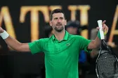 Djokovic avanza a cuartos del Australian Open 2026 tras retiro de Mensik
