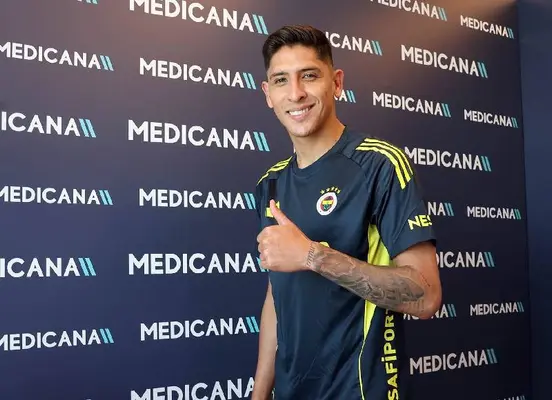 ¡El capitán está de regreso! Edson Álvarez volvió a los entrenamientos de Fenerbahce