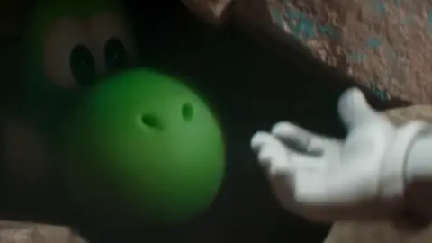 El hombre reclamaba la polemera del persona de Mario Bros, "Yoshi". /  Universal Pictures México