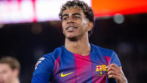 Yamal realiza icónico festejo de Cristiano Ronaldo tras golazo ante Real Oviedo