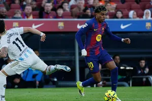 Así fue el golazo acrobático de Yamal ante Real Oviedo