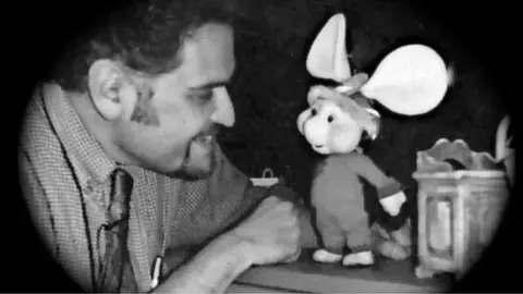 Muere Gabriel Garzón, la entrañable voz de Topo Gigio en México