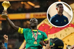 Cristiano Ronaldo da 'peculiar' bienvenida a Sadio Mané tras título africano con Senegal