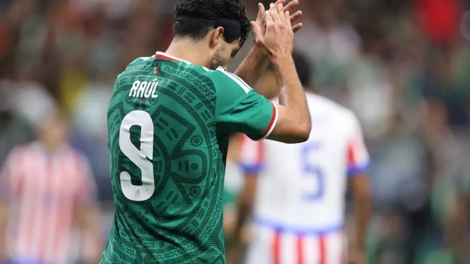 Raúl Jiménez lanza emotiva despedida a su papá: “Te extrañaremos siempre”