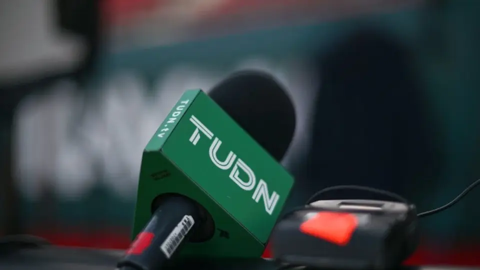 Comentarista de TUDN revienta a colega por 'campañita' contra portero del Morelia