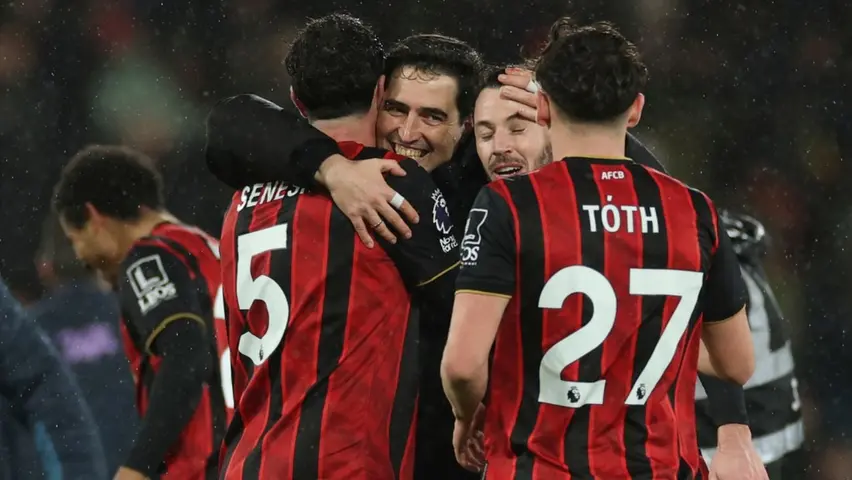 Bournemouth festejando en el juego ante Liverpool | AP
