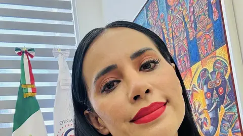 Imágenes difundidas en redes sociales muestran a El Benoni junto a Sandra Cuevas/ FB:Sandra Cuevas