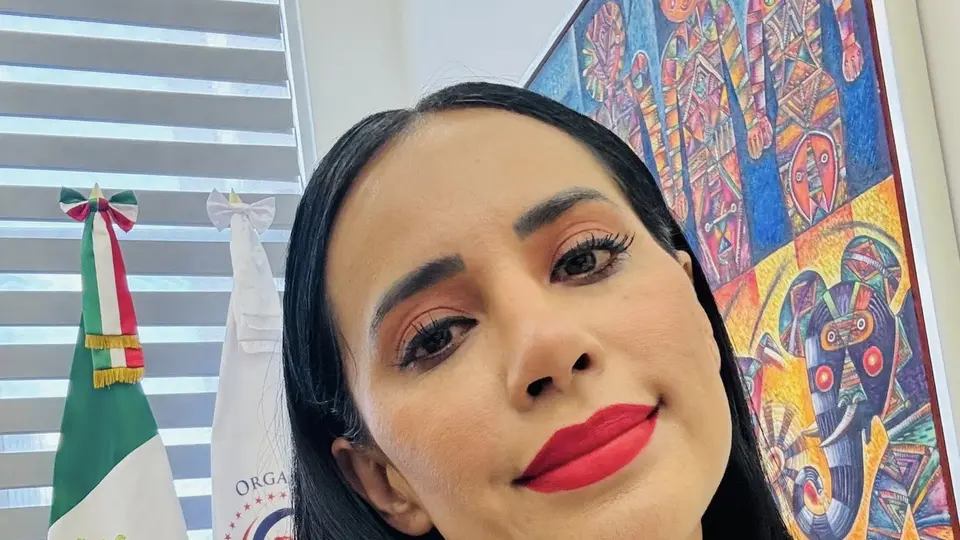 Imágenes difundidas en redes sociales muestran a El Benoni junto a Sandra Cuevas/ FB:Sandra Cuevas