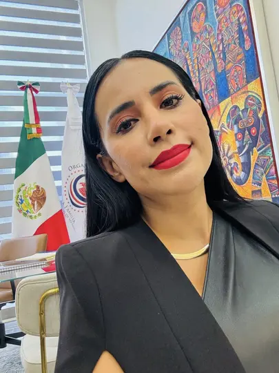 Imágenes difundidas en redes sociales muestran a El Benoni junto a Sandra Cuevas/ FB:Sandra Cuevas