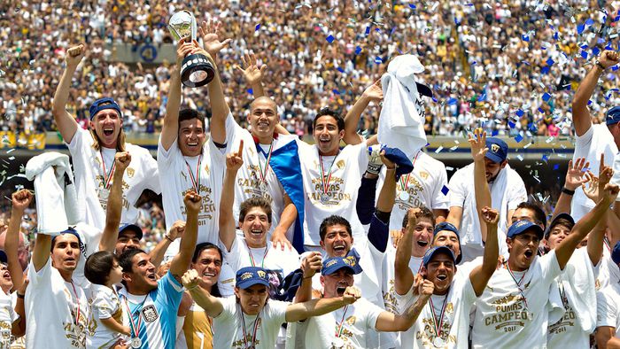 Pumas con el trofeo de campeón del Clausura 2011 | MEXSPORT