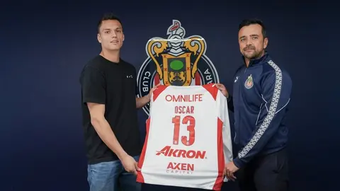 Óscar Whalley renueva con Chivas | @Chivas