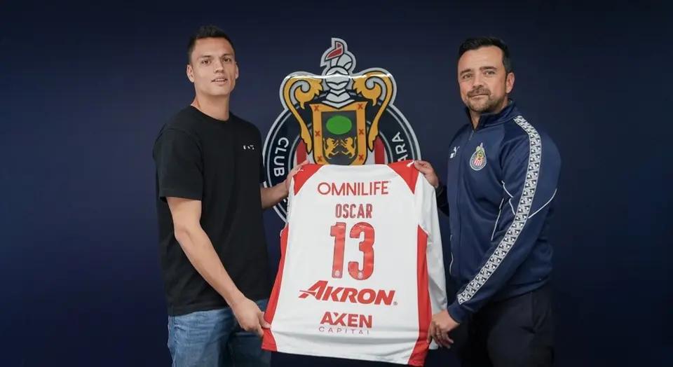 Óscar Whalley renueva con Chivas | @Chivas