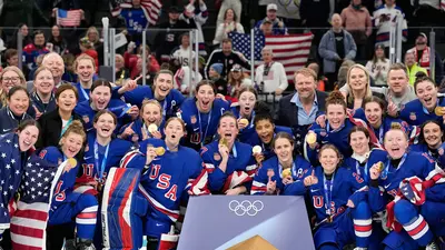 Las jugadoras de hockey sobre hielo de EE. UU. rechazan homenaje con Donald Trump