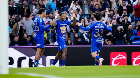 Álvaro Angulo celebra uno de sus goles en la victoria de Pumas contra Rayados | IMAGO7