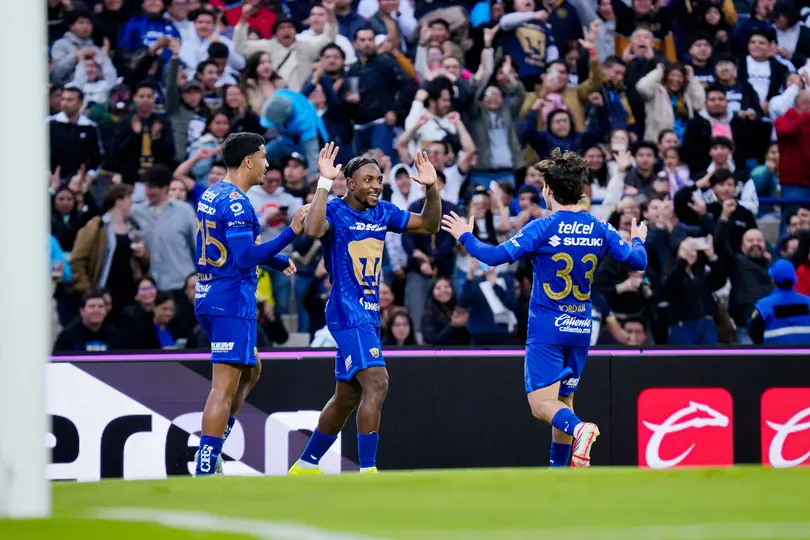 Álvaro Angulo celebra uno de sus goles en la victoria de Pumas contra Rayados | IMAGO7