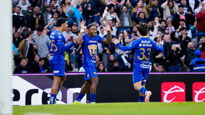 Álvaro Angulo celebra uno de sus goles en la victoria de Pumas contra Rayados | IMAGO7