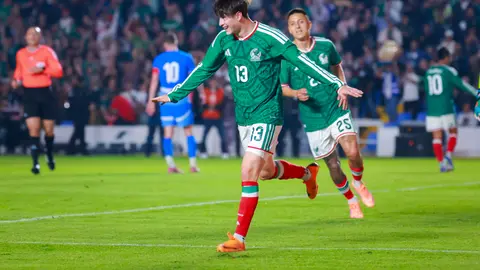 Armando Hormiga González celebra su primer gol con el Tri | IMAGO7