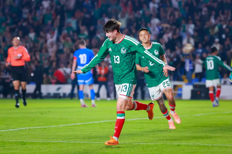 Armando Hormiga González celebra su primer gol con el Tri | IMAGO7