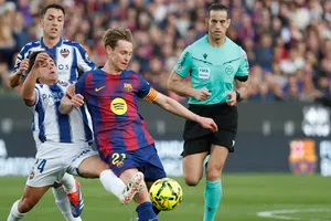 Frenkie de Jong sufre una lesión en el bíceps distal de la pierna derecha; no jugará ante Atlético de Madrid