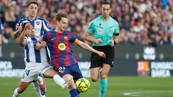 Frenkie de Jong sufre una lesión en el bíceps distal de la pierna derecha; no jugará ante Atlético de Madrid