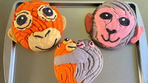 La imagen del mono Punch y su peluche se convirtió en un pan dulce/IG: @bestcake_cdmx