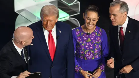 Gianni Infantino, Donald Trump, Claudia Sheinbaum y Mark Carney durante el sorteo del Mundial 2026 | MEXSPORT