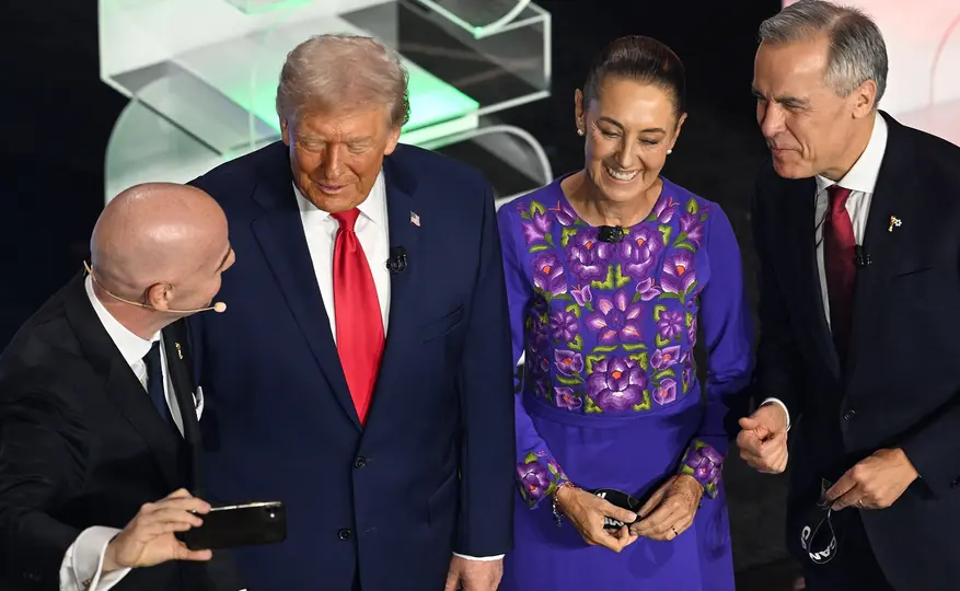 Gianni Infantino, Donald Trump, Claudia Sheinbaum y Mark Carney durante el sorteo del Mundial 2026 | MEXSPORT