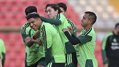 Víctor Guzmán con México previo al amistoso vs Islandia I IMAGO7