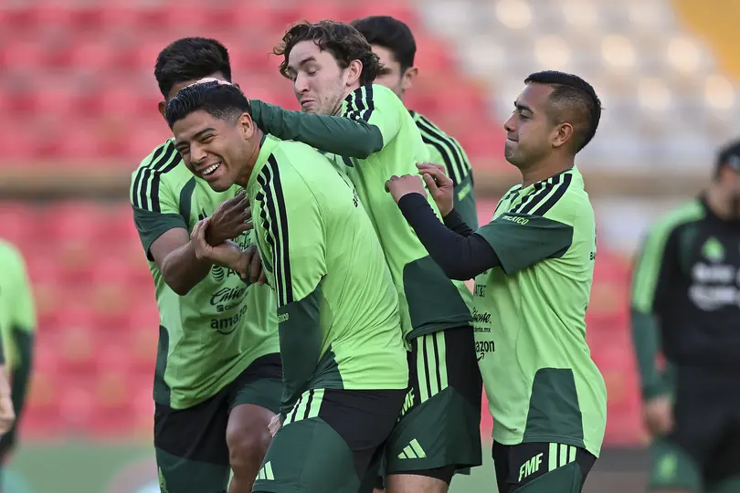 Víctor Guzmán con México previo al amistoso vs Islandia I IMAGO7