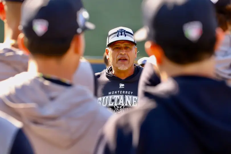 Primer entrenamiento de Henry Blanco con Sultanes | @ SultanesOficial